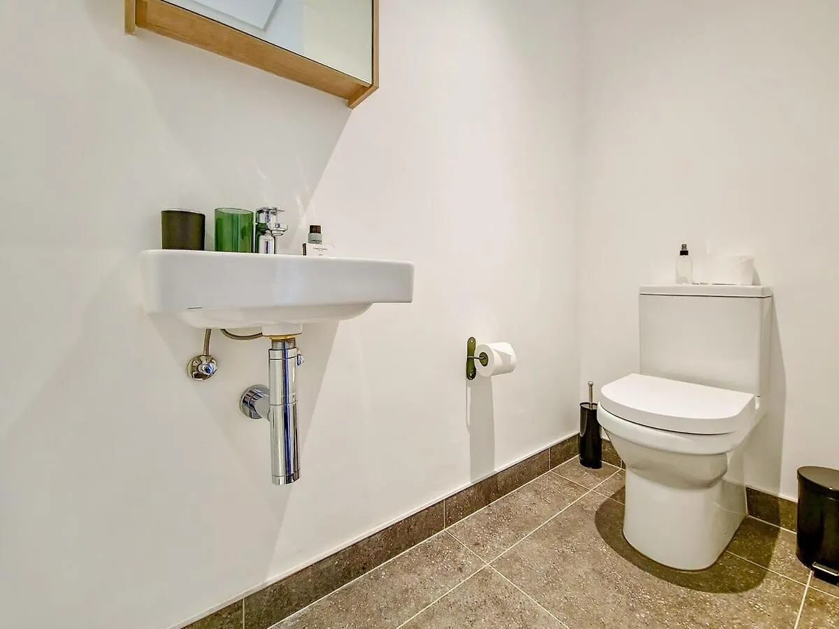 Oceanside, Modern Gem In Seapoint Apartment Cape Town 0*,